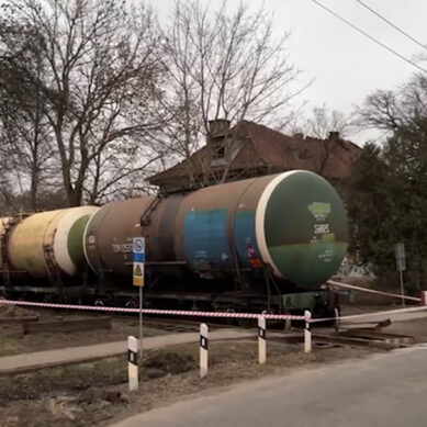 На улице Камской в Калининграде продолжают ликвидировать последствия аварии на железнодорожных путях