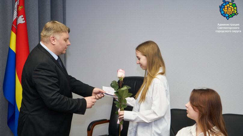В преддверии Международного женского дня девять юных жительниц Светлогорского округа получили свои первые паспорта