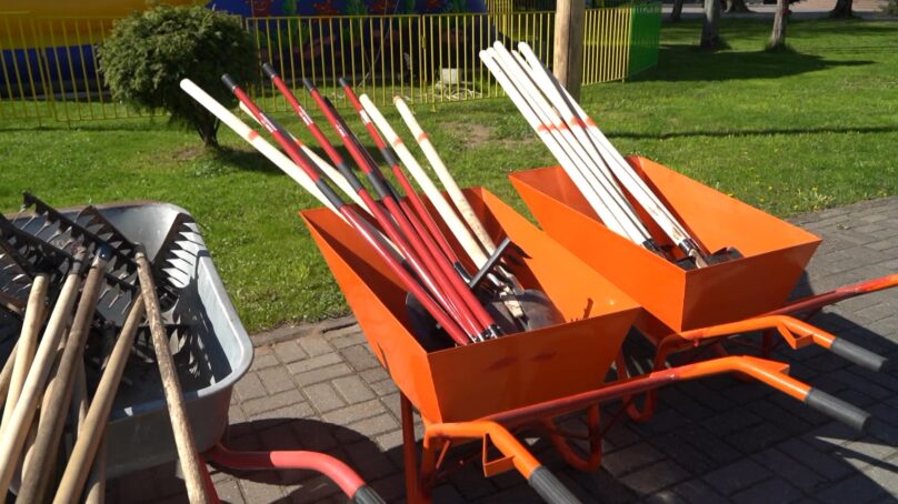 Как прошел субботник в Парке света в Гурьевске