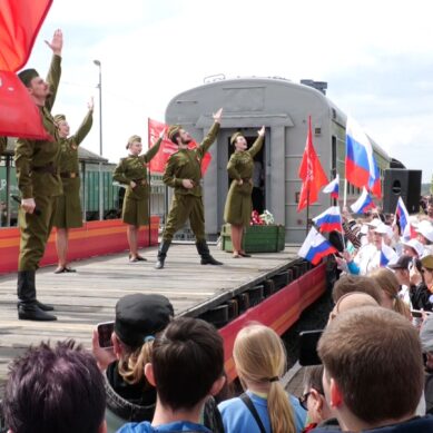 «Эшелон Победы» встретили в Гусеве