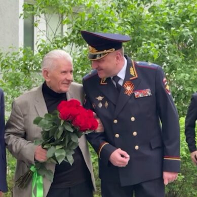 В Калининграде ветеран Великой Отечественной войны Дмитрий Ковалевич принимает поздравления с Днем Победы