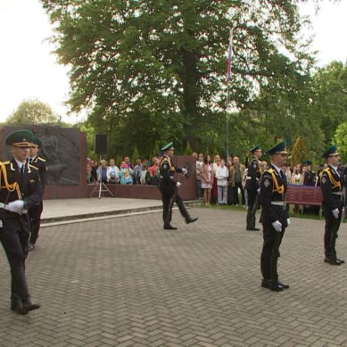 В парке Победы прошла художественно-патриотическая акция с участием и юных друзей пограничников