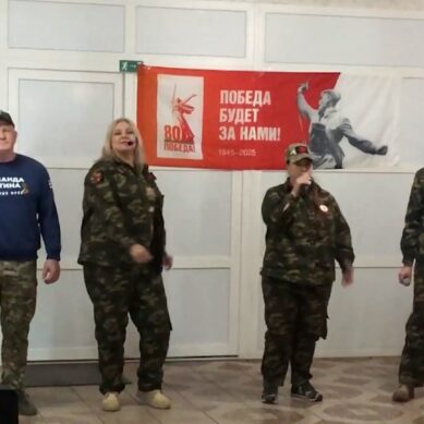 Представители Народного Фронта и ансамбль «Коляда-Фолк» вернулись из зоны боевых действий, где отыграли почти десяток концертов