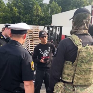 Сотрудники военного следственного управления Следственного комитета России по Балтфлоту провели рейд на Захаровском рынке