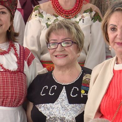 В танцевальном клубе, который получил поддержку проекта «Балтийское долголетие», поздравили одну из самых активных участниц