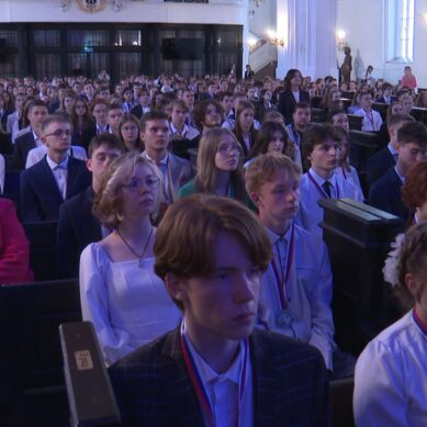 Калининградская область вошла в число лидеров по количеству выпускников-медалистов и стобалльников по ЕГЭ