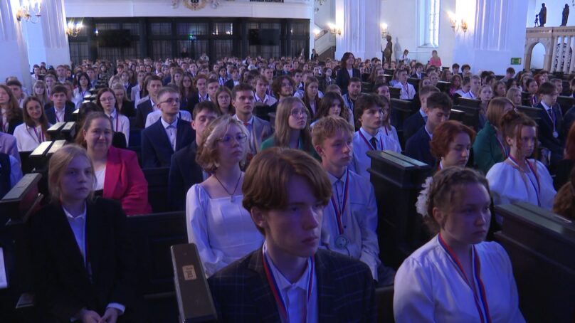 Калининградская область вошла в число лидеров по количеству выпускников-медалистов и стобалльников по ЕГЭ