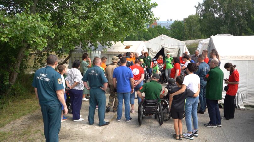 В Балтийском округе на адаптивном пляже для людей с ограниченными возможностями здоровья организовали полевой лагерь