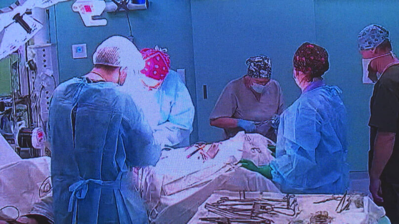 В онкологическом центре Калининградской области удалили опухоль, которая с трудом разместилась в 15-литровой емкости