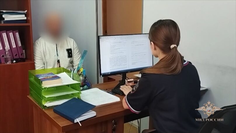 В Калининграде мужчина выдал себя за полицейского для съёмки развлекательного видео в своём блоге