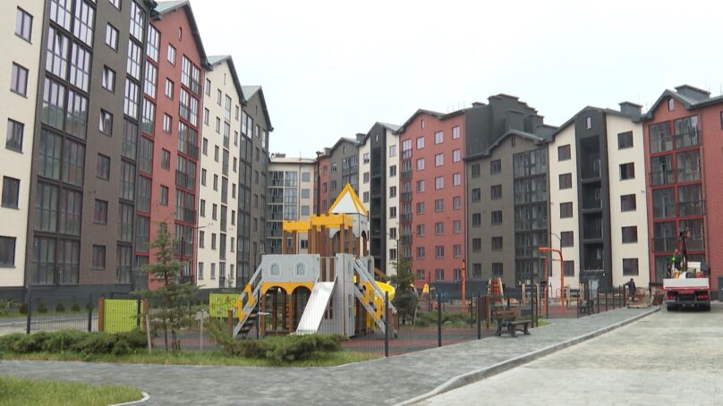 Теперь квартиры от государства можно не только получить, но и выбрать самостоятельно с помощью жилищного сертификата