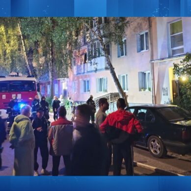 Ночью пожарным пришлось эвакуировать 50 человек из многоэтажного дома в поселке Васильково
