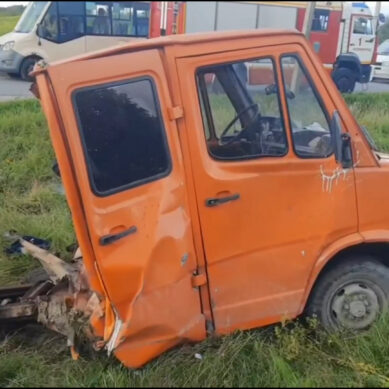 В пос. Дорожном произошло столкновение электропоезда с автомобилем