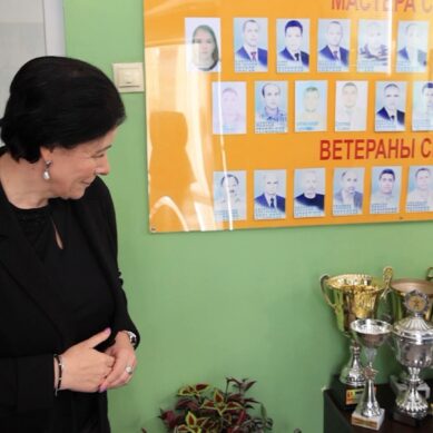 Елена Дятлова проверила, как выполнили ремонт на нескольких спортивных объектах