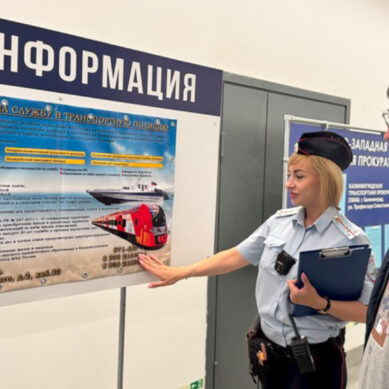 В рамках Всероссийской акции «Гражданский мониторинг» председатель Общественного совета проверил работу дежурной части калининградской транспортной полиции в аэропорту «Храброво»