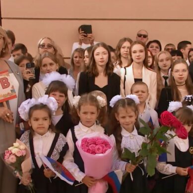 Первые звонки в эти минуты звенят во многих школах Калининградской области (ПРЯМОЕ ВКЛЮЧЕНИЕ)