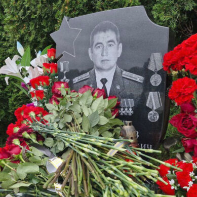 Сотрудники МЧС России почтили память Героя России Алексея Катериничева