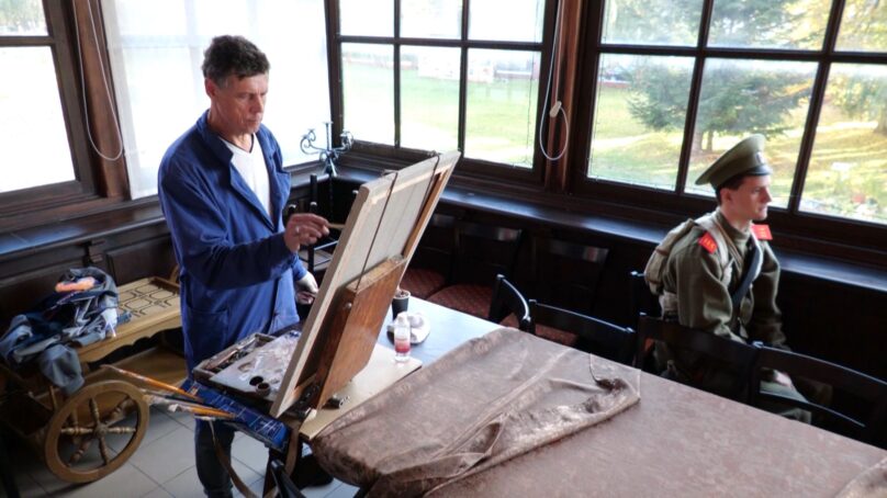 Участники пленэра в Гусеве продолжают работать над этюдами