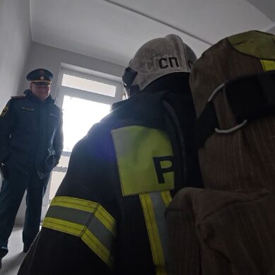 В Калининграде впервые прошли соревнования по скоростному подъёму среди сотрудников МЧС