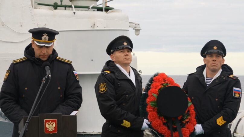 Моряки-балтийцы отдали воинские почести экипажу катера «Малый охотник МО-208»