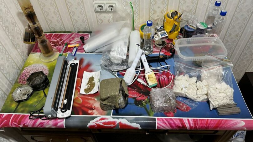 Под видом интернет-магазина детских товаров трое жителей региона организовали продажу наркотиков