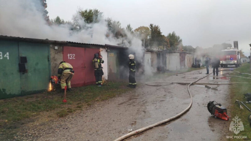 Сотрудники МЧС потушили пожар в Балтийске