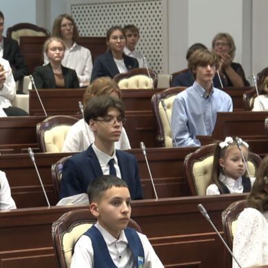 Школьники нашего региона будут получать губернаторскую стипендию