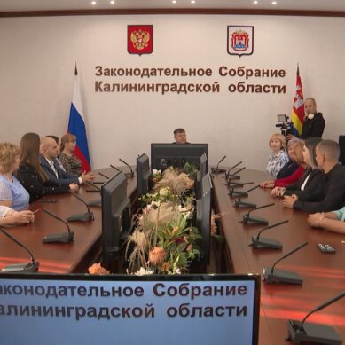 В преддверии Дня учителя по всей стране чествуют школьных педагогов, воспитателей детских садов