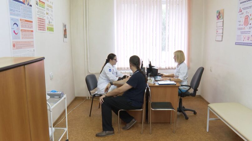 В 47-ми медицинских организациях Калининградской области с начала осени происходит увеличение оклада врачей и среднего медперсонала