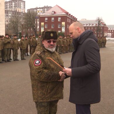 40 добровольцев из числа боевого армейского резерва «БАРС 39» сегодня получили воинские звания прапорщиков и офицеров