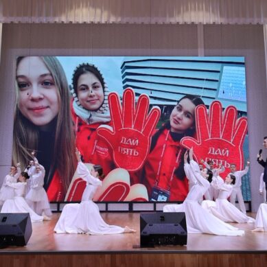 70 учеников из 17 школ Калининграда стали стипендиатами городского округа, показав хорошие знания школьных предметов