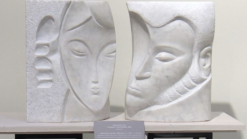 Залы историко-художественного музея в эти дни представляют необычное собрание скульптурных портретов
