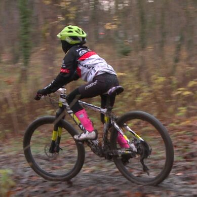 140 спортсменов вышли на старт первенства Калининградской области по такой разновидности велоспорта, как кросс кантри