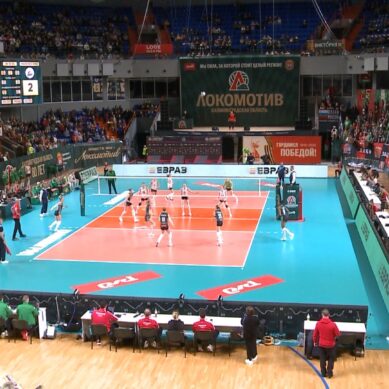 В центральном матче 10-го тура женской волейбольной Суперлиги калининградский «Локомотив» принимал «Уралочку»
