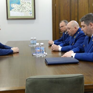 Заместитель генерального прокурора России Алексей Захаров официально представил нового руководителя надзорного ведомства по Калининградской области главе региона