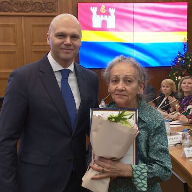 Беспрозванных наградил педагогов, воспитателей, работников образовательных учреждений области за особые профессиональные успехи