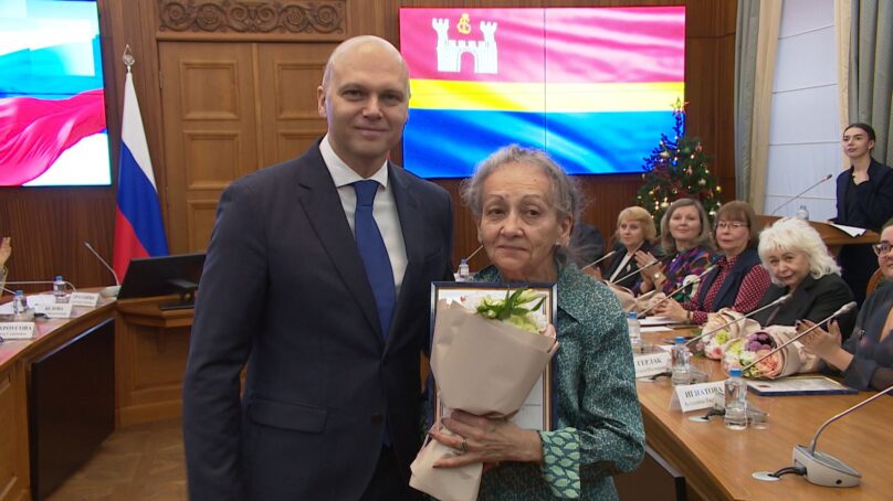 Беспрозванных наградил педагогов, воспитателей, работников образовательных учреждений области за особые профессиональные успехи