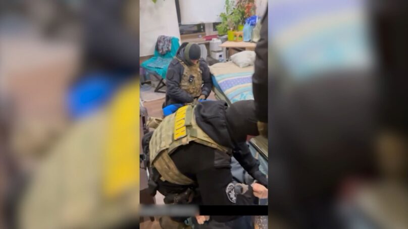 Двое калининградцев обвиняются в содействии терроризму, их задержали сотрудники регионального ФСБ