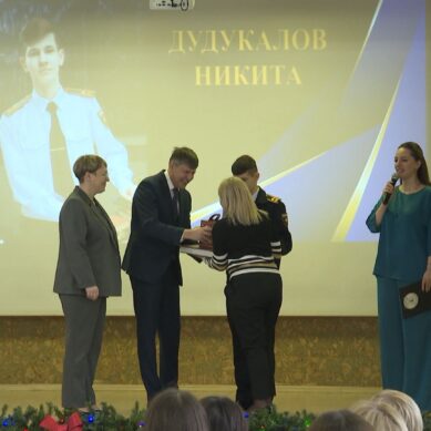 Ученики 17-го лицея и 28-й школы Калининграда получили именные стипендии