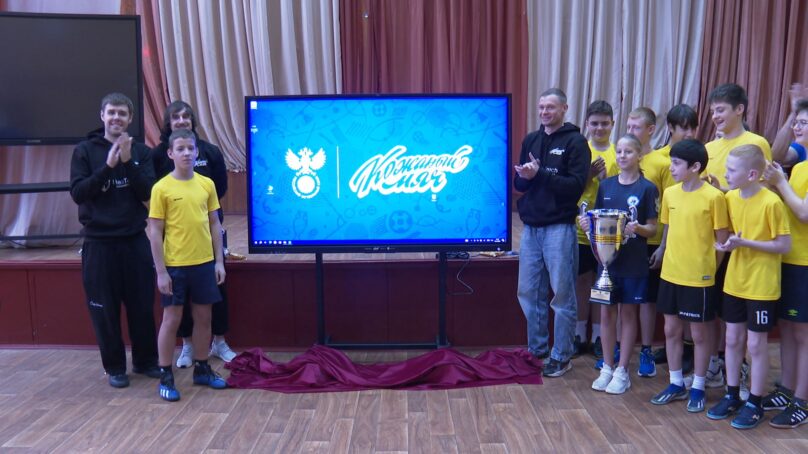 Команда из Гвардейска получила призы от Российского футбольного союза