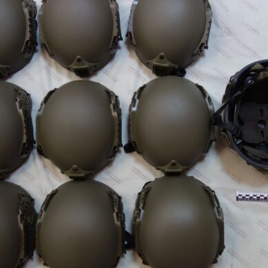 Иностранец пытался в обход закона провезти через наш регион военные защитные шлемы