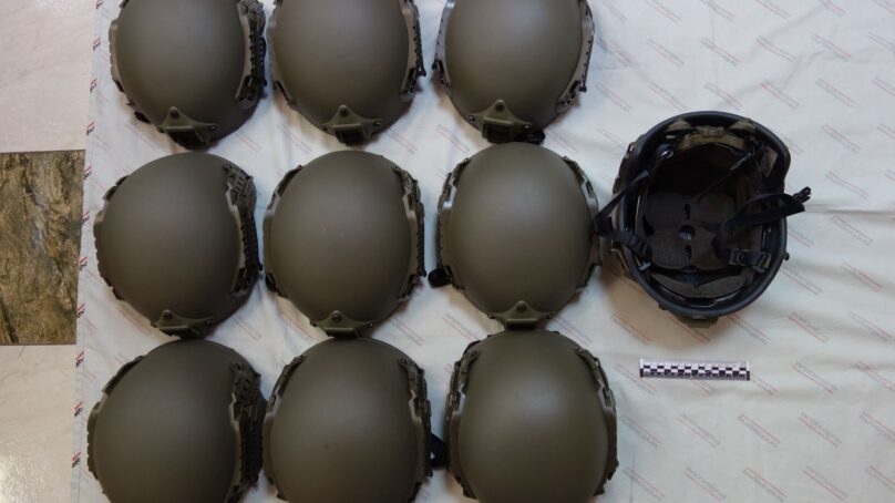 Иностранец пытался в обход закона провезти через наш регион военные защитные шлемы