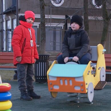 В Полесске на набережной реки Деймы открыли детскую площадку