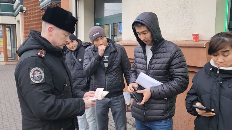 Центральный рынок Калининграда посетили сотрудники военного следственного управления и отдела иммиграционного контроля