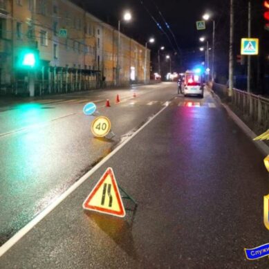 В Калининграде на Горького водитель сбил троих студентов. И скрылся с места ДТП