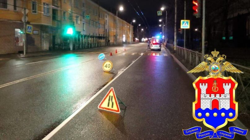 В Калининграде на Горького водитель сбил троих студентов. И скрылся с места ДТП