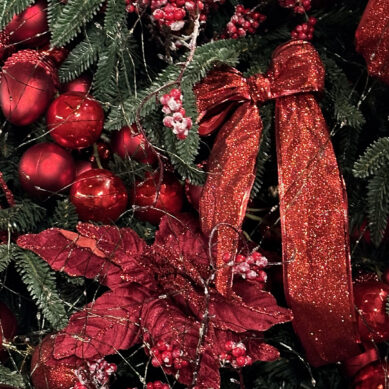 Новогодние игрушки-талисманы 2026. Как украсить дом в год Красной Огненной Лошади