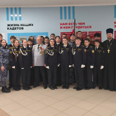 Офицеры и ветераны калининградской Росгвардии приняли участие в церемонии принятия присяги кадетами подшефного класса