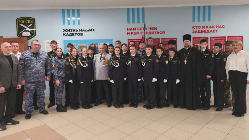 Офицеры и ветераны калининградской Росгвардии приняли участие в церемонии принятия присяги кадетами подшефного класса