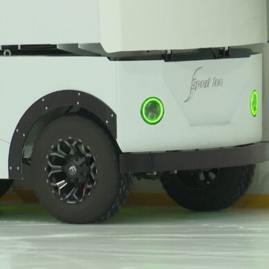 В физкультурно-оздоровительный комплекс «Светлогорский» поступила новая машина для заливки льда